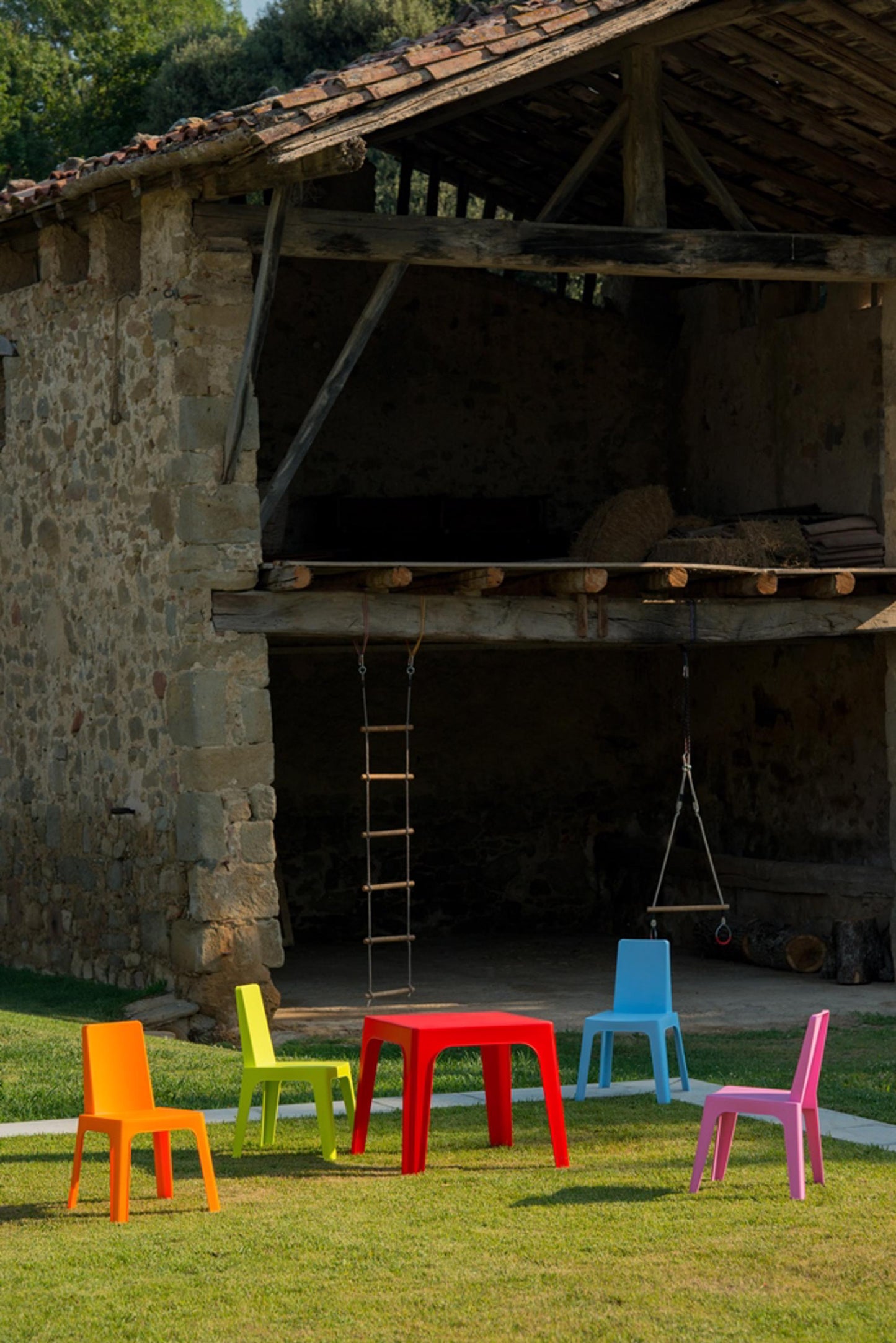 Garbar julieta set 4+1 infantil silla-mesa interior, exterior azul cielo/rosa/rojo/naranja/verde lima