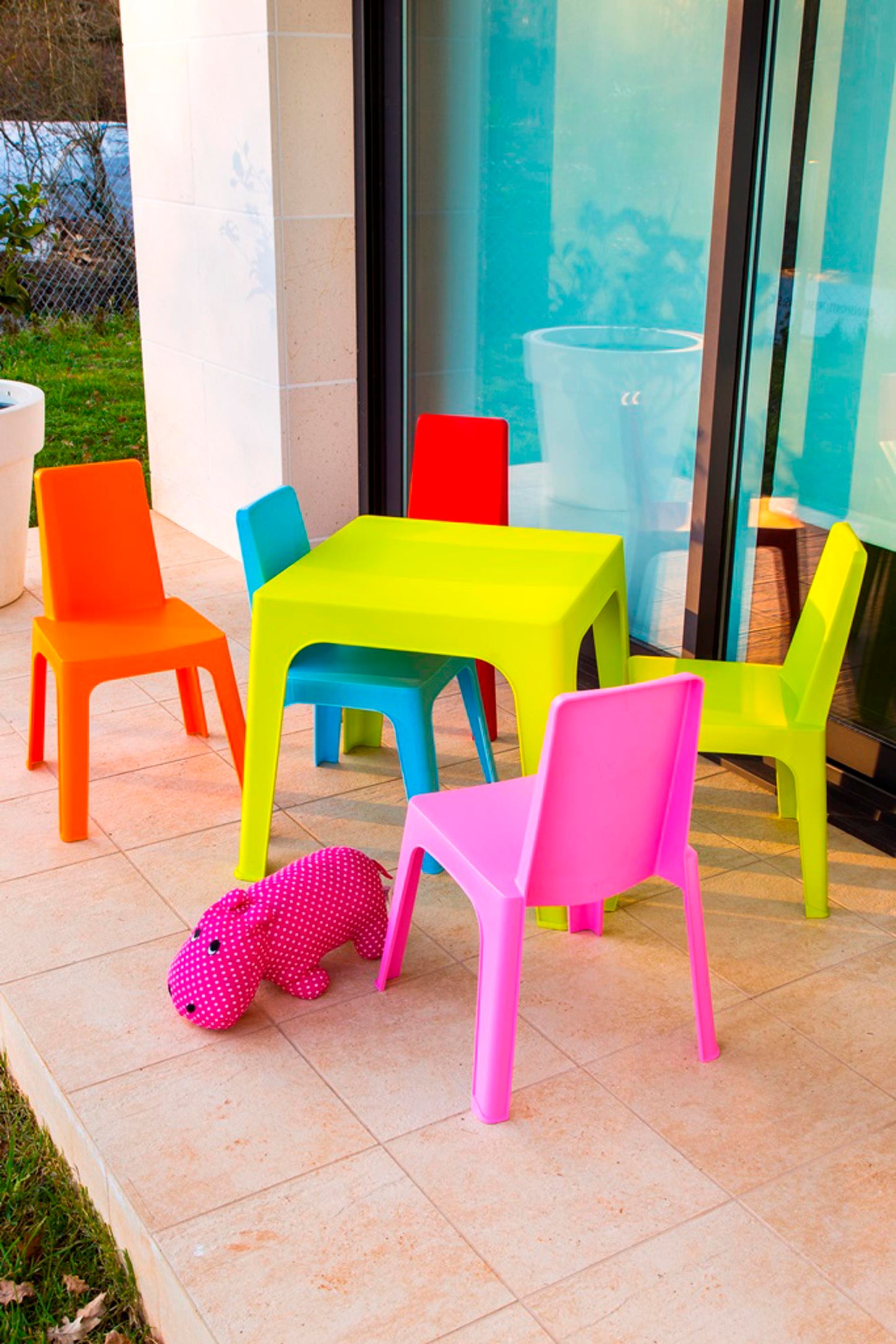 Garbar julieta set 4+1 infantil silla-mesa interior, exterior azul cielo/rosa/rojo/naranja/verde lima