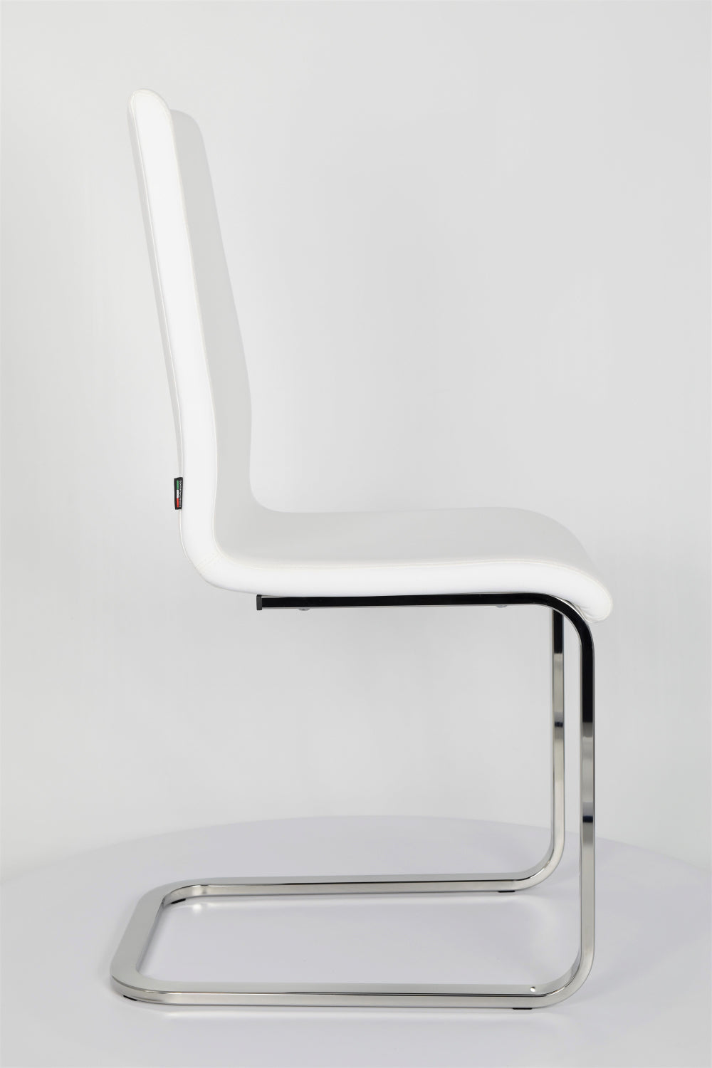 Tommychairs - Set 2 sillas Berlin Cantilever con Patas de Acero Cromado de Alta Resistencia y Asiento en Madera Multicapa, tapizado en Polipiel Blanca