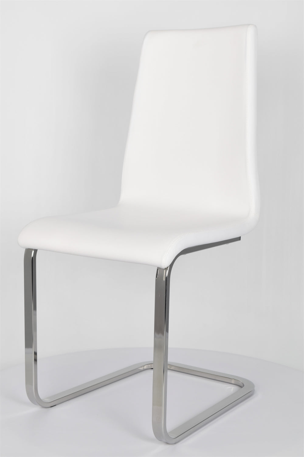 Tommychairs - Set 4 sillas Berlin Cantilever con Patas de Acero Cromado de Alta Resistencia y Asiento en Madera Multicapa, tapizado en Polipiel Blanca