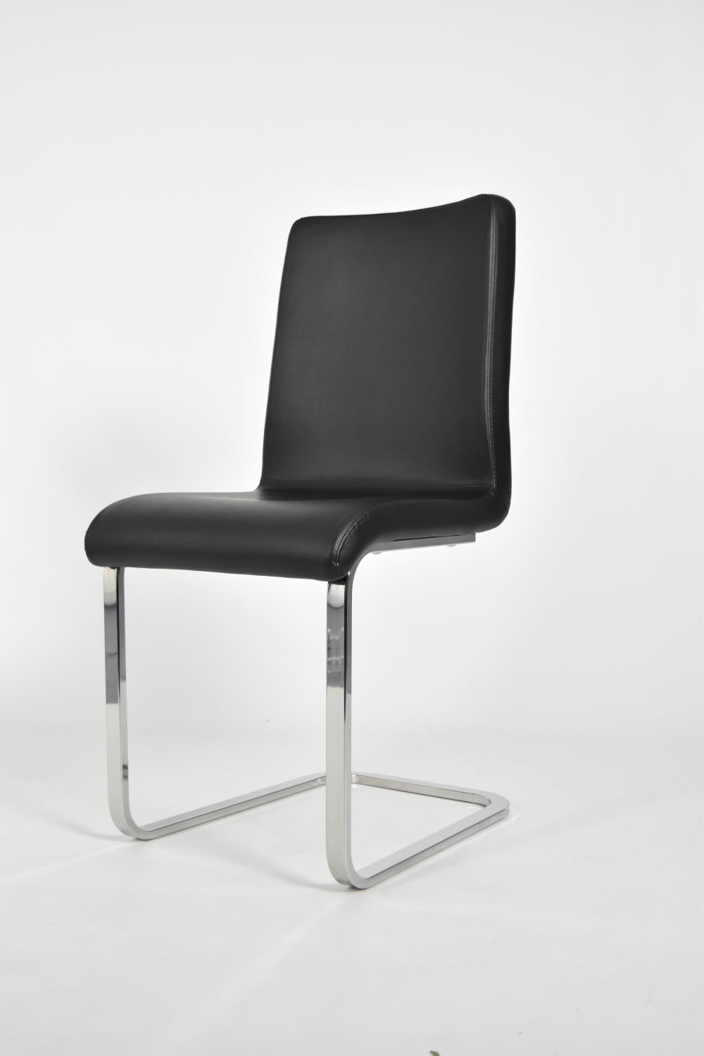 Tommychairs - Set sillas Greta Cantilever con Patas de Acero Cromado de Alta Resistencia y Asiento en Madera Multicapa, tapizado en Polipiel negra