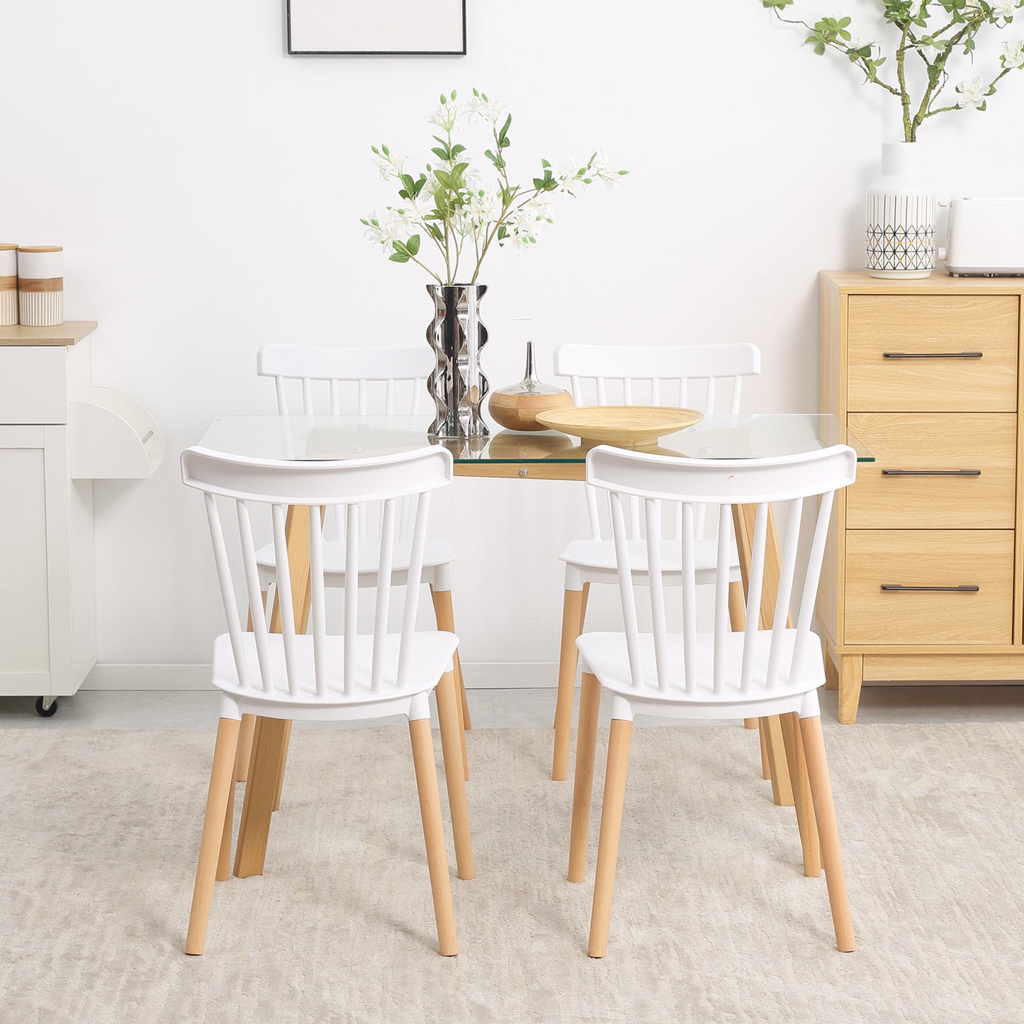 HOMCOM Juego de 4 Sillas de Comedor Estilo Nórdico Sillas de Cocina con Respaldo Alto Asiento de Polipropileno y Patas de Madera de Haya Carga 120 kg 48x52,5x83 cm Blanco