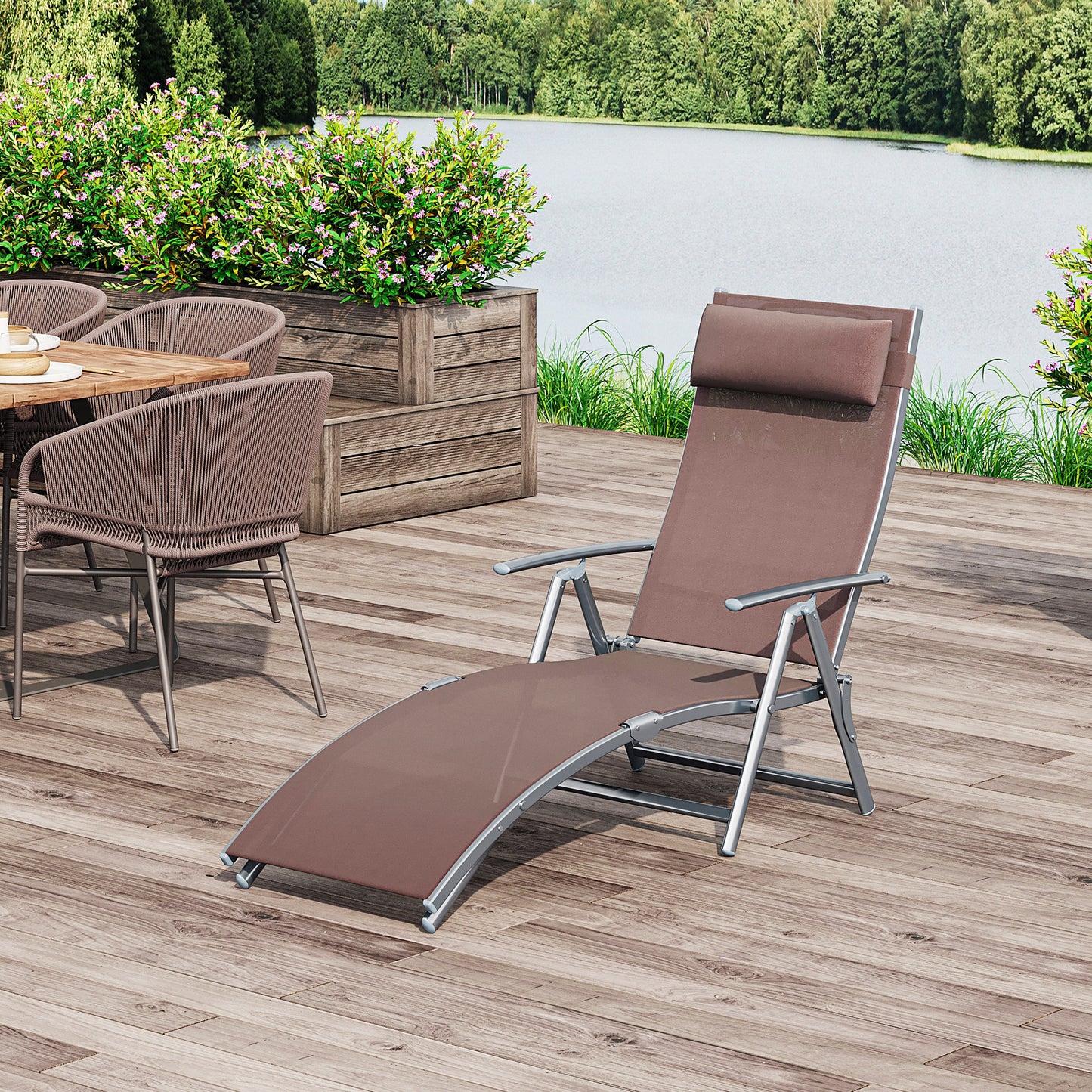 Outsunny Tumbona Plegable Tumbona de Jardín con Respaldo Ajustable en 7 Niveles Almohada y Reposabrazos Carga 165 kg para Piscina Terraza Camping 137x63,5x100,5 cm Marrón