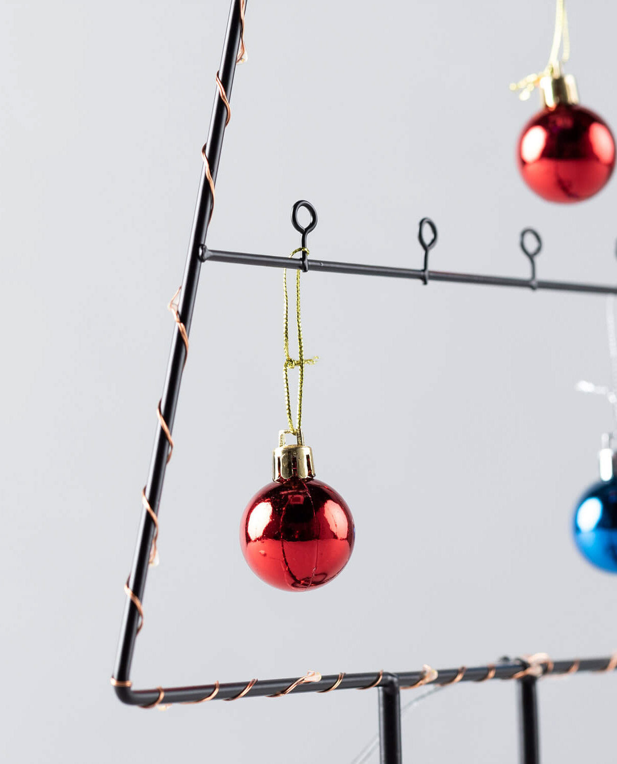 Árbol de Navidad con Luces LED de Metal Neem Negro - The Masie