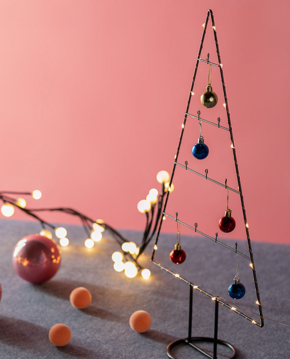 Árbol de Navidad con Luces LED de Metal Neem Negro - The Masie