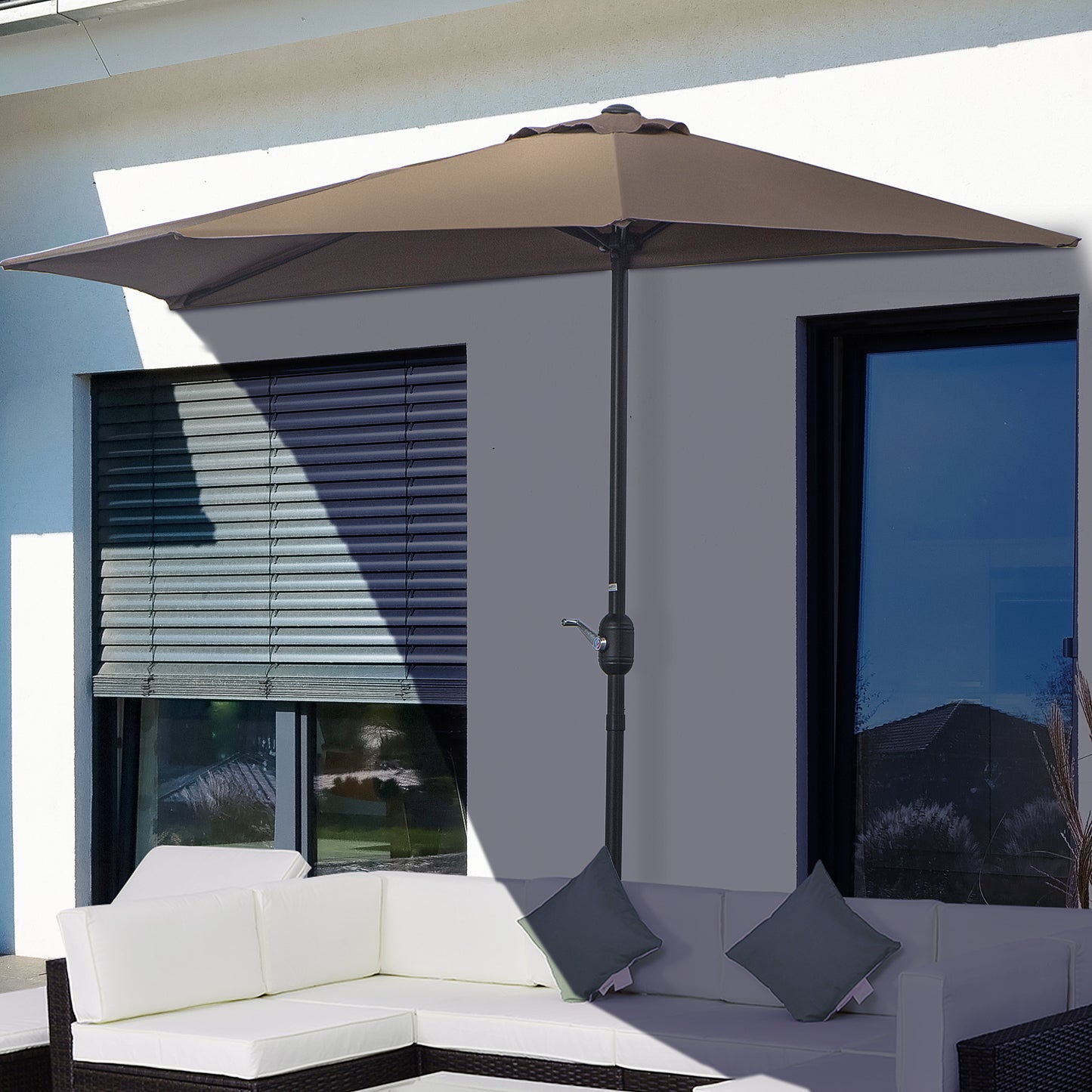 Outsunny Sombrilla 269x138x236 cm Parasol de Jardín con Manivela y Forma Semicircular para Exterior Terraza Patio Piscina Café