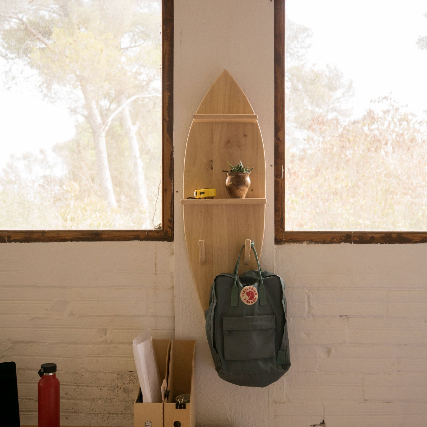 Perchero/estantería tabla surf Razo Blanco - Hannun