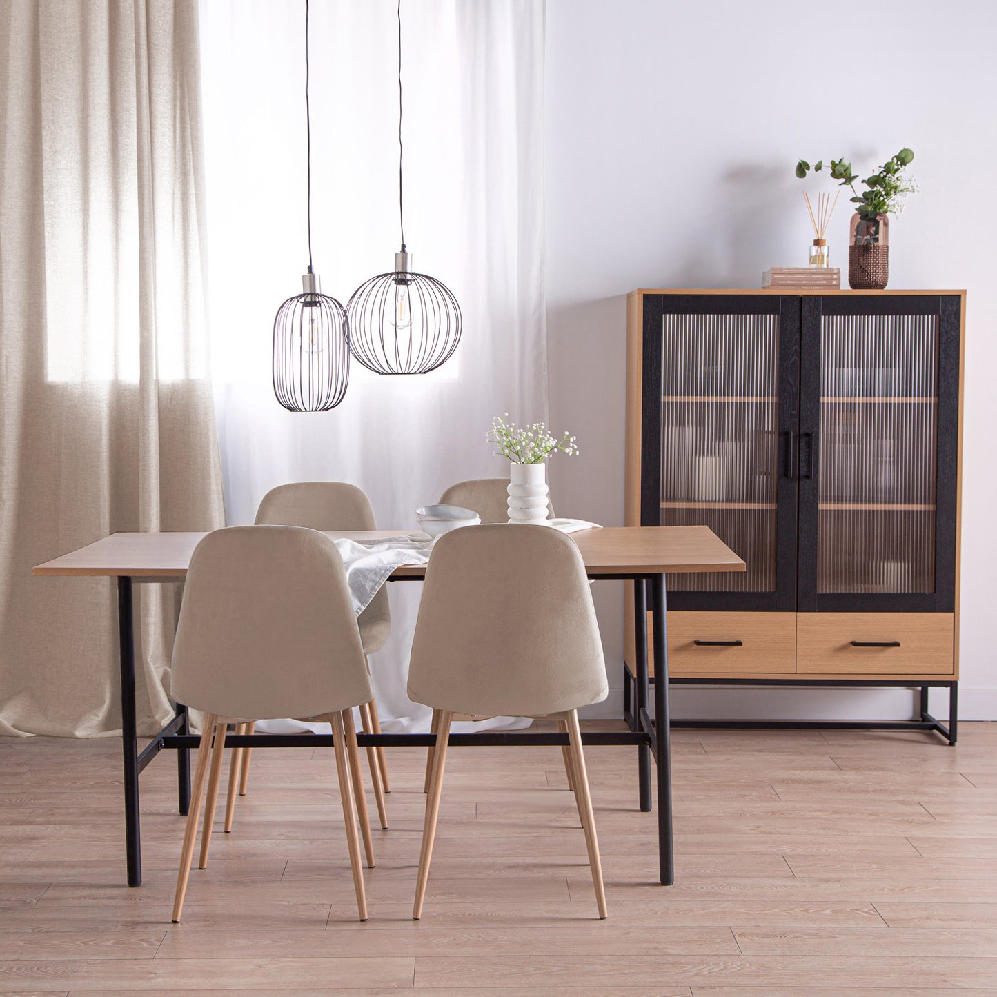 Pack 4 sillas de comedor tapizadas terciopelo beige con pata natural Ellis -  Klast