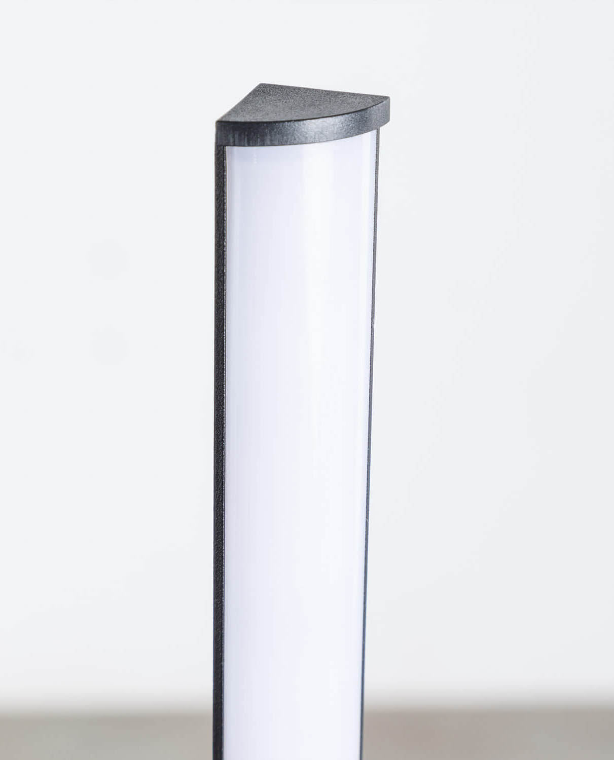 Lámpara de Pie LED de Aluminio y ABS Baros Negro - The Masie