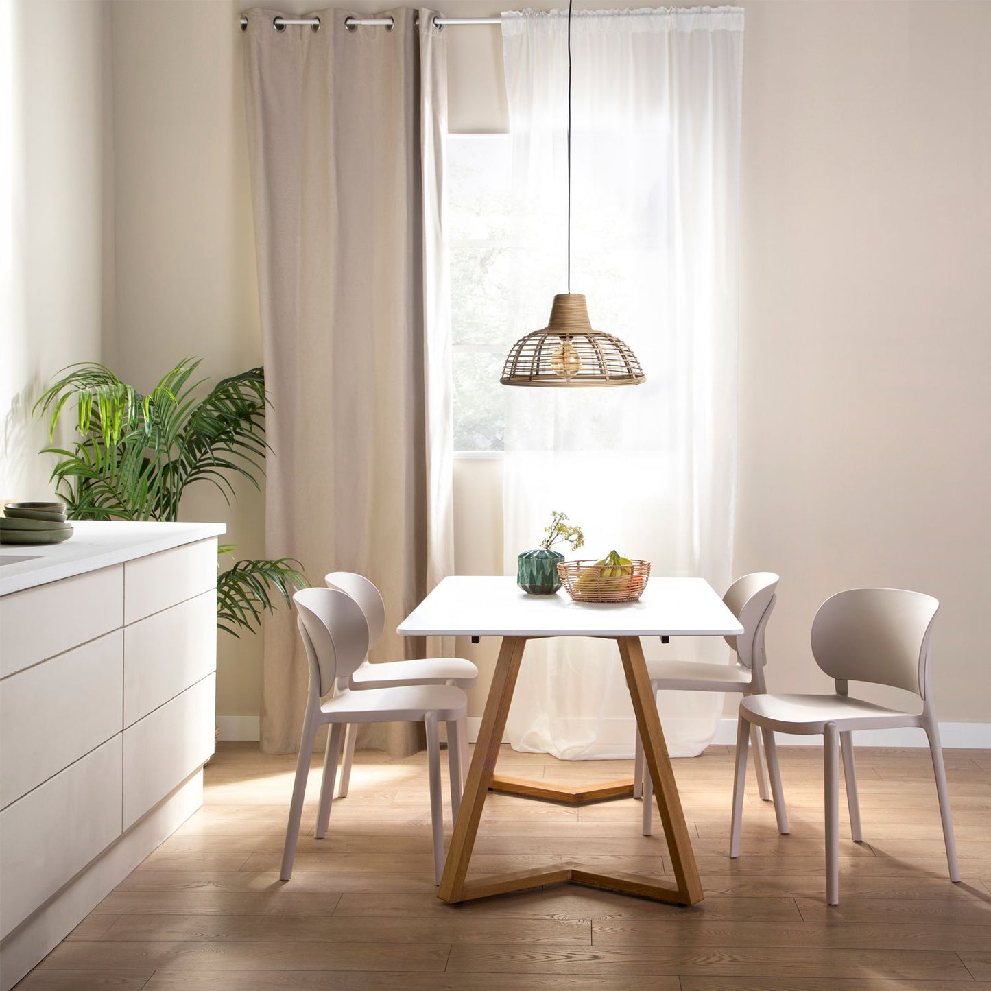 Mesa de comedor rectangular 140 en madera color blanco con pata natural Ilean -  Klast