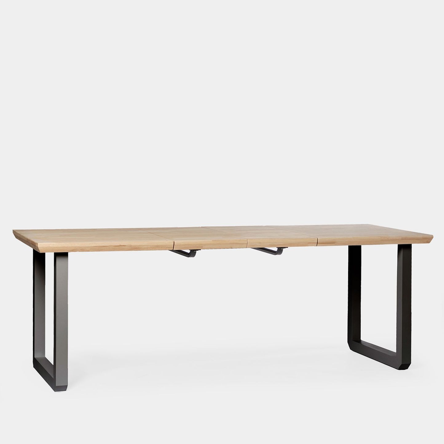 Mesa de comedor rectangular extensible 140/180/220 en madera de roble con pata negra Conor -  Klast