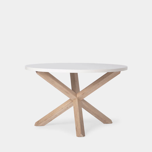Mesa de comedor redonda Ø120 lacada en blanco y madera maciza Isak -  Klast