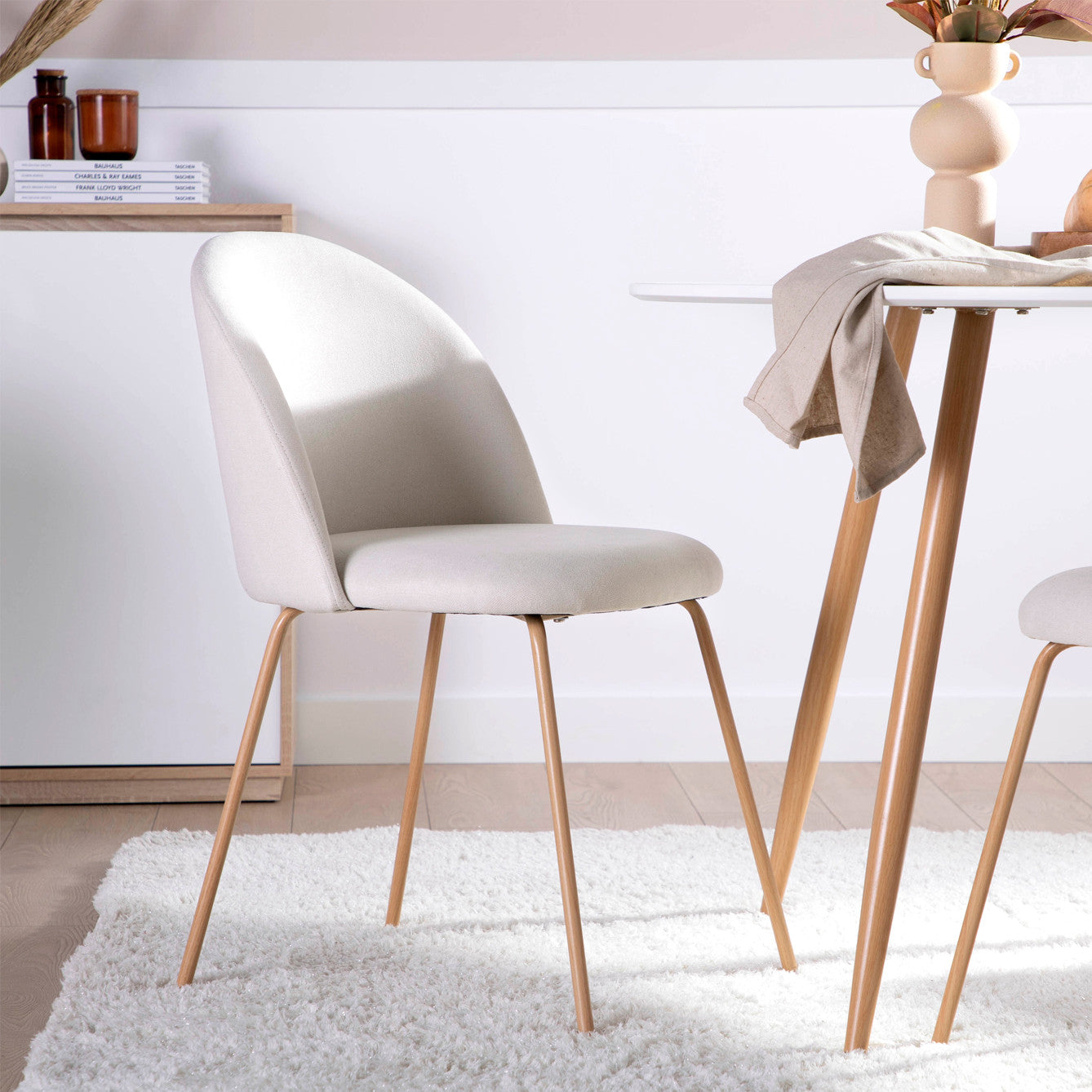 Pack 4 sillas de comedor tapizadas Basic beige con pata natural Olivia -  Klast