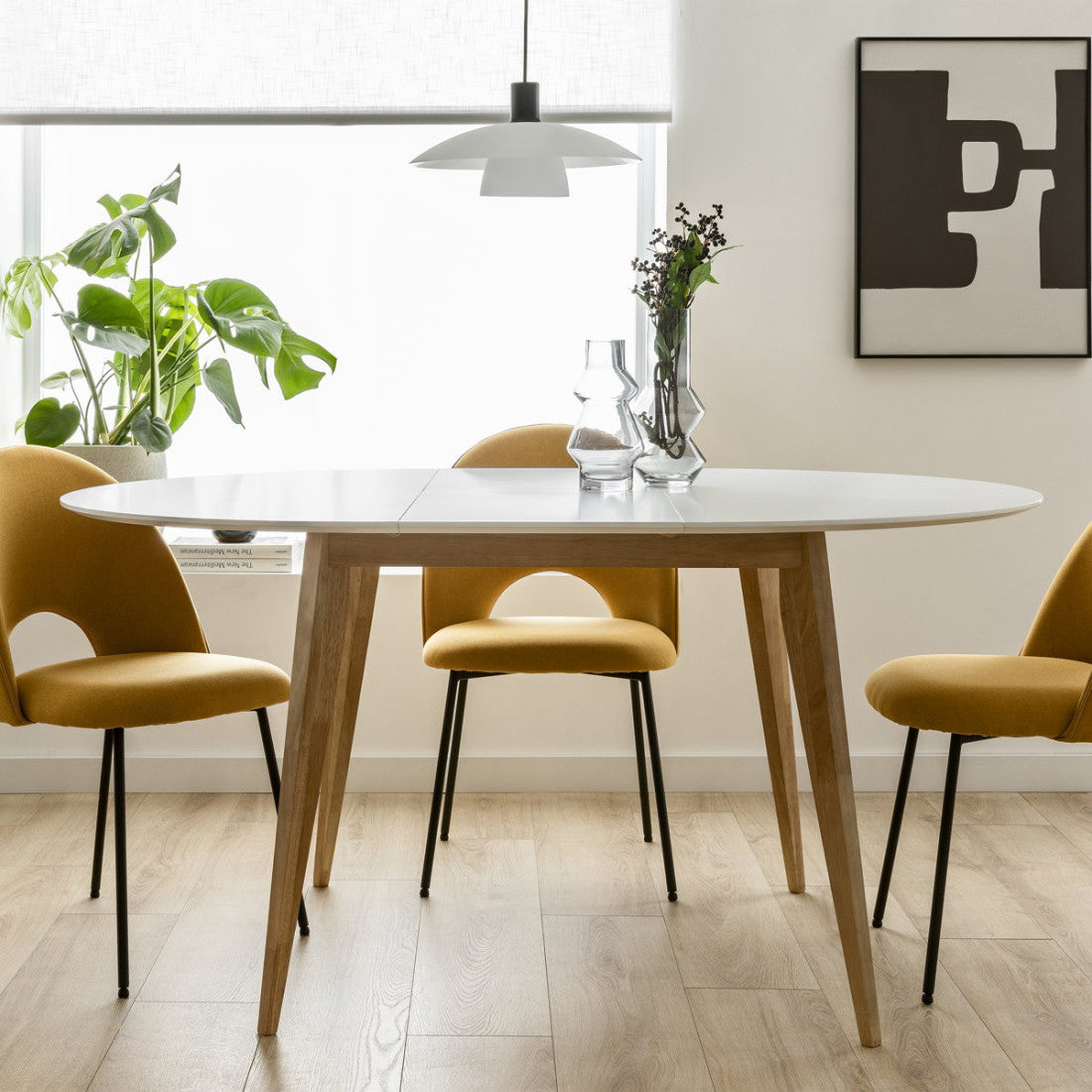 Conjunto mesa de comedor extensible redonda blanca-natural 120 + 4 sillas tapizadas mostaza Conjunto  - Kenay Home