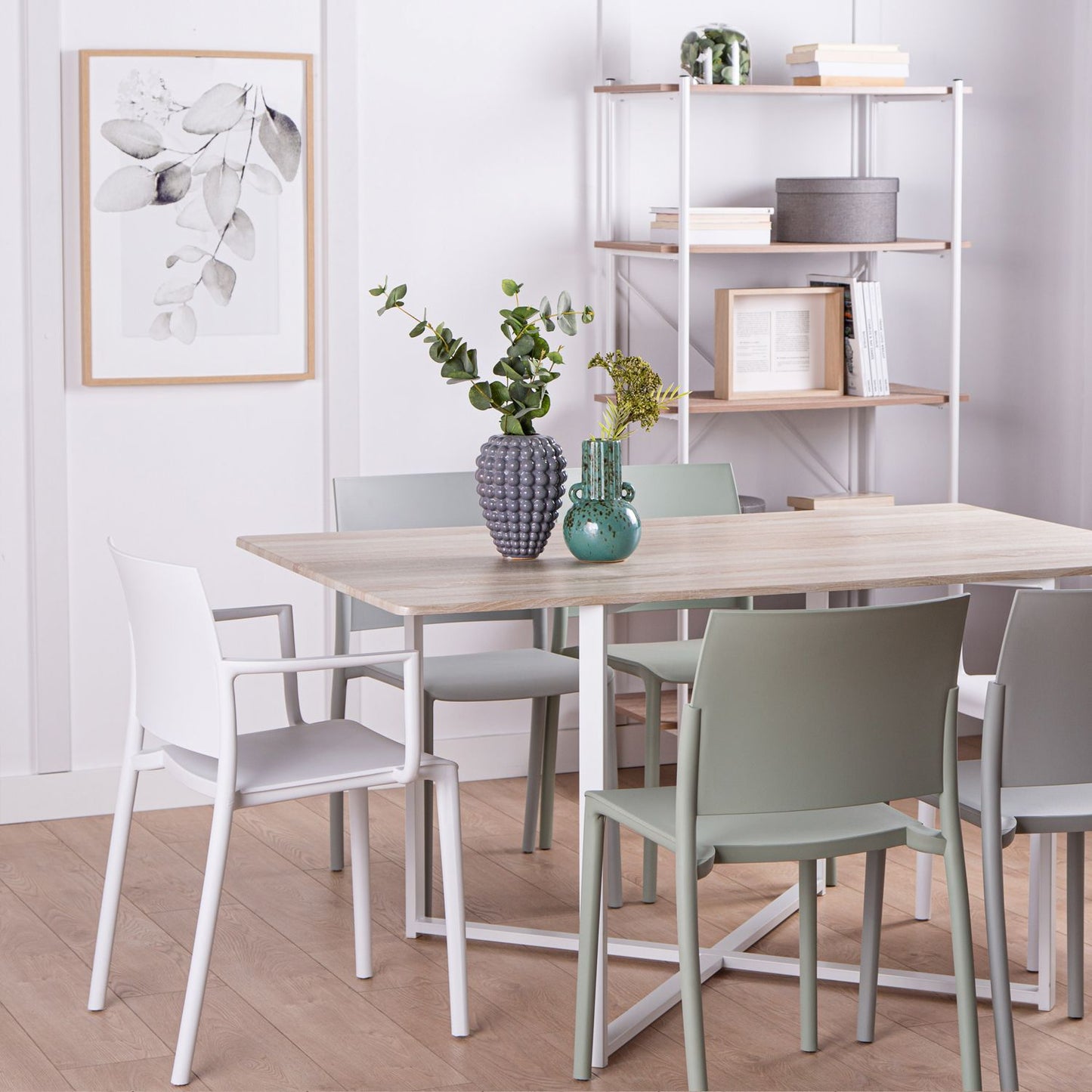 Silla de comedor con reposabrazos en polipropileno blanco Jeven -  Klast