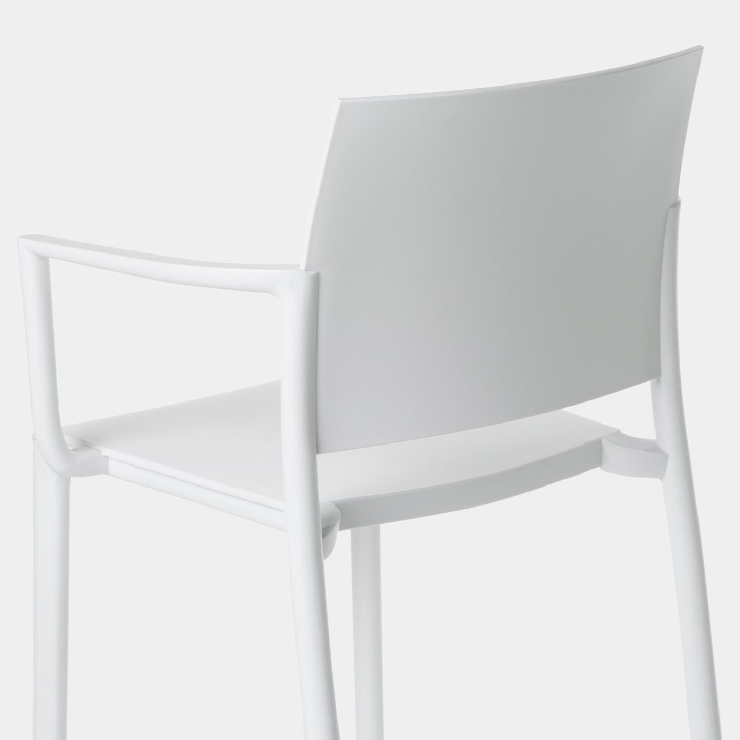 Silla de comedor con reposabrazos en polipropileno blanco Jeven -  Klast