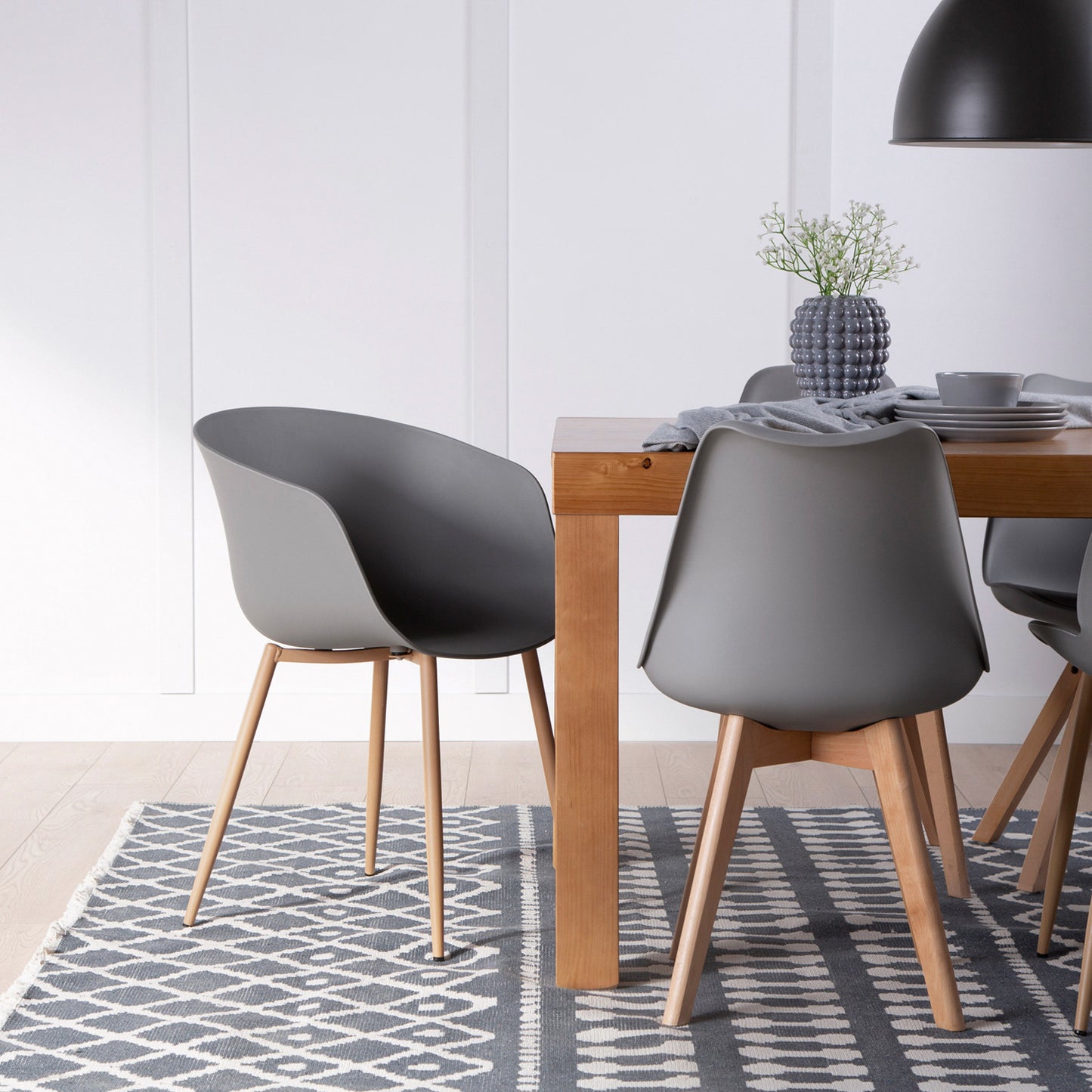 Silla de comedor con reposabrazos en polipropileno gris Clem -  Klast