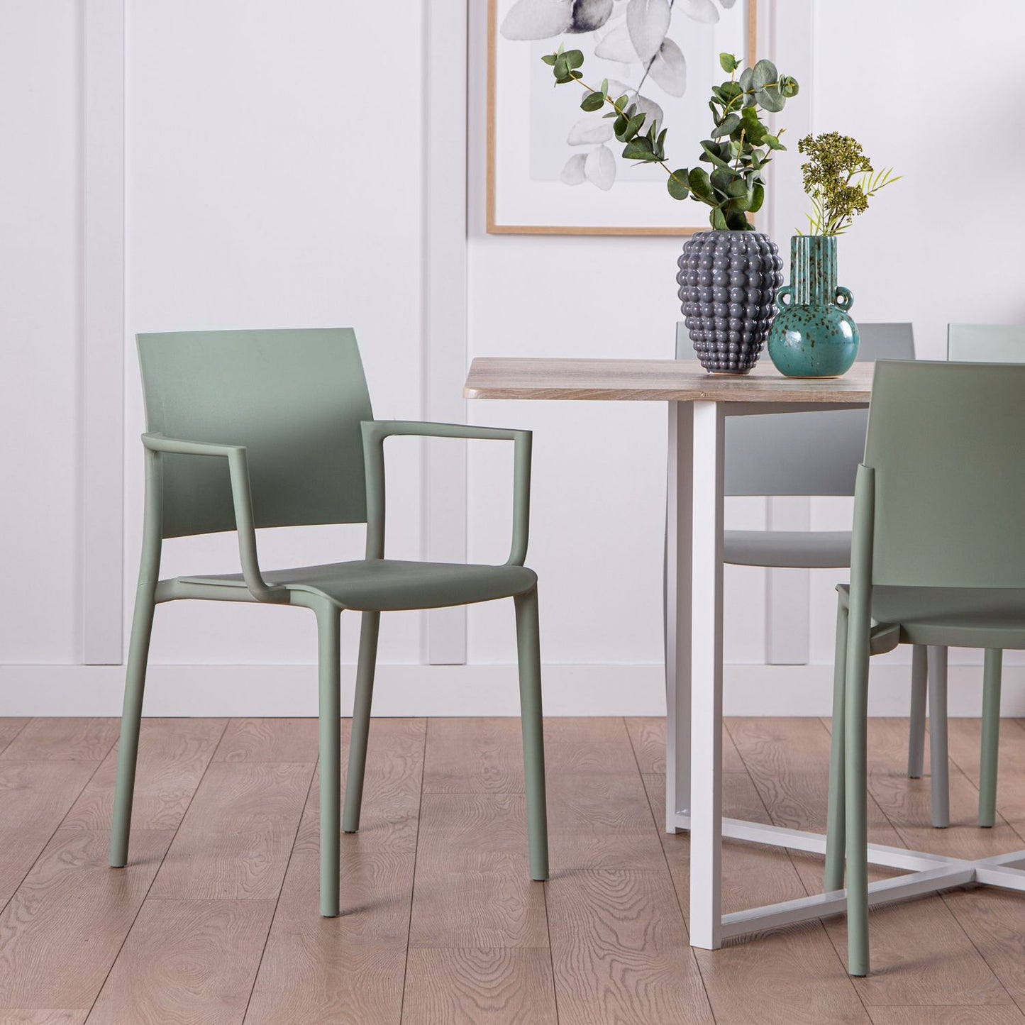 Silla de comedor con reposabrazos en polipropileno verde Jeven -  Klast