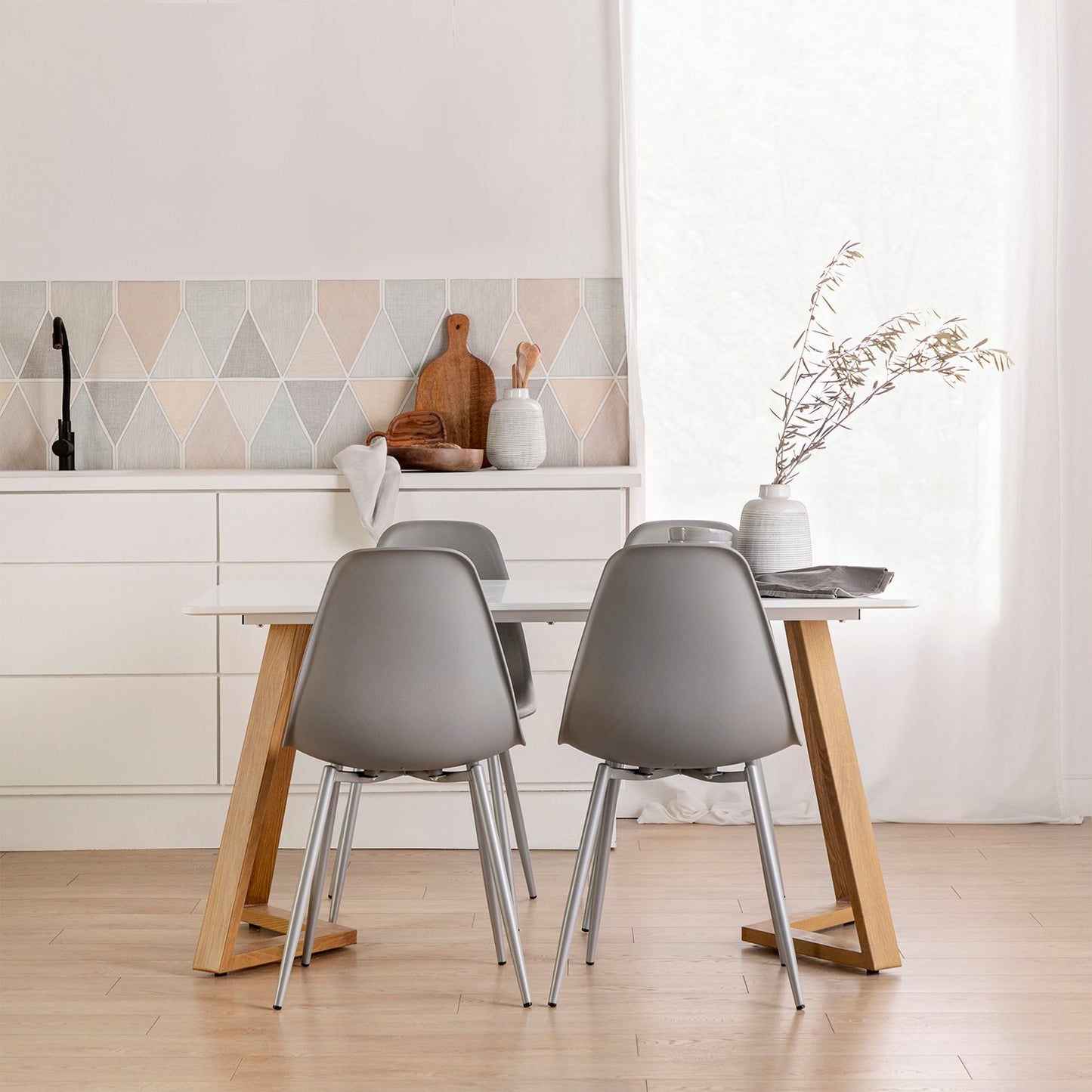 Silla de comedor en polipropileno gris Nina -  Klast