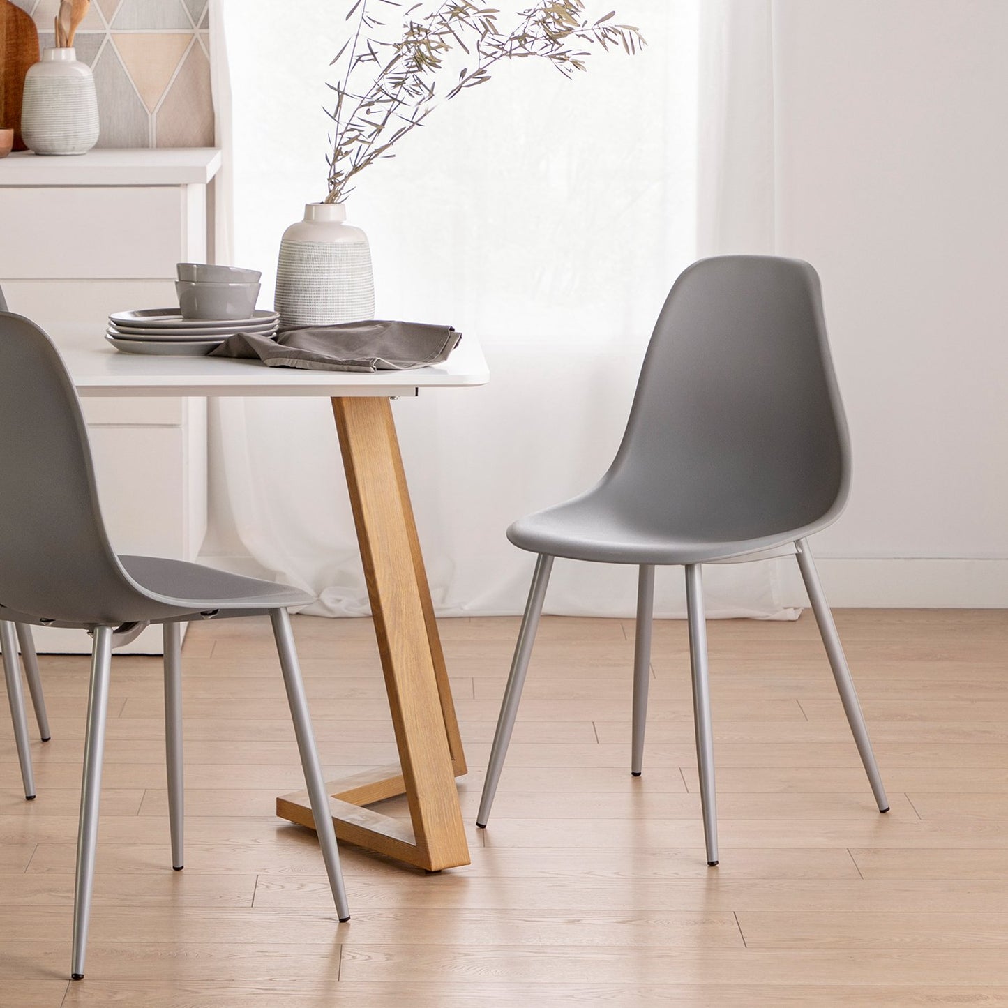 Silla de comedor en polipropileno gris Nina -  Klast