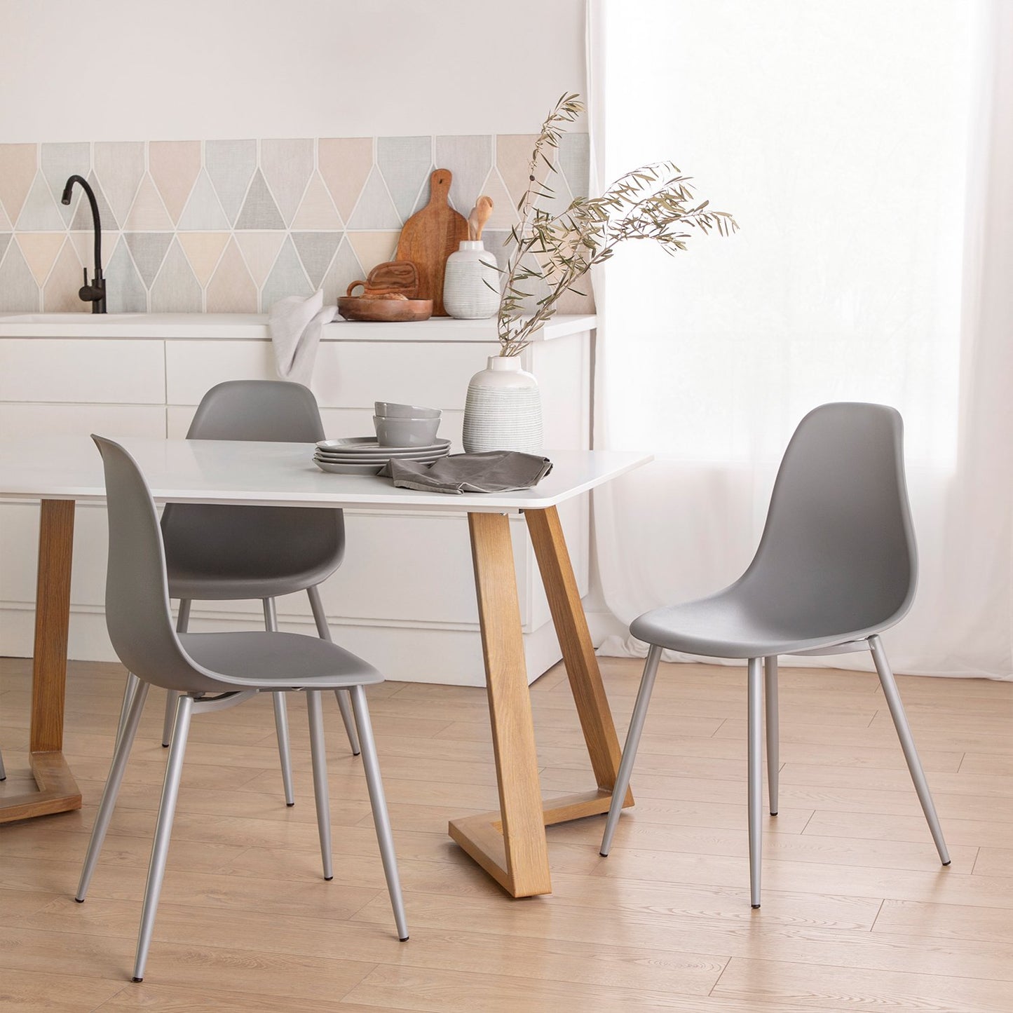 Silla de comedor en polipropileno gris Nina -  Klast