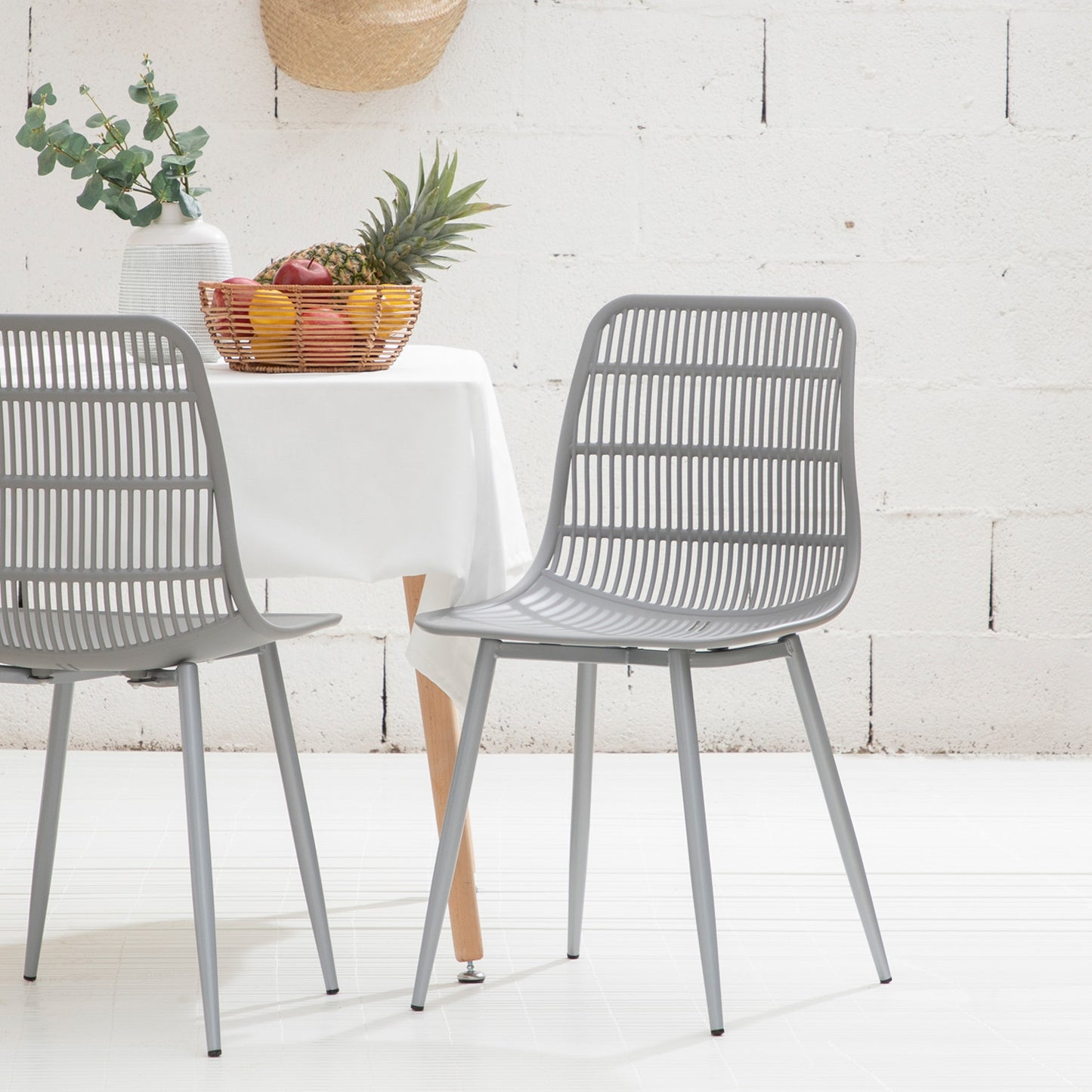 Silla de comedor en polipropileno gris Zoe -  Klast