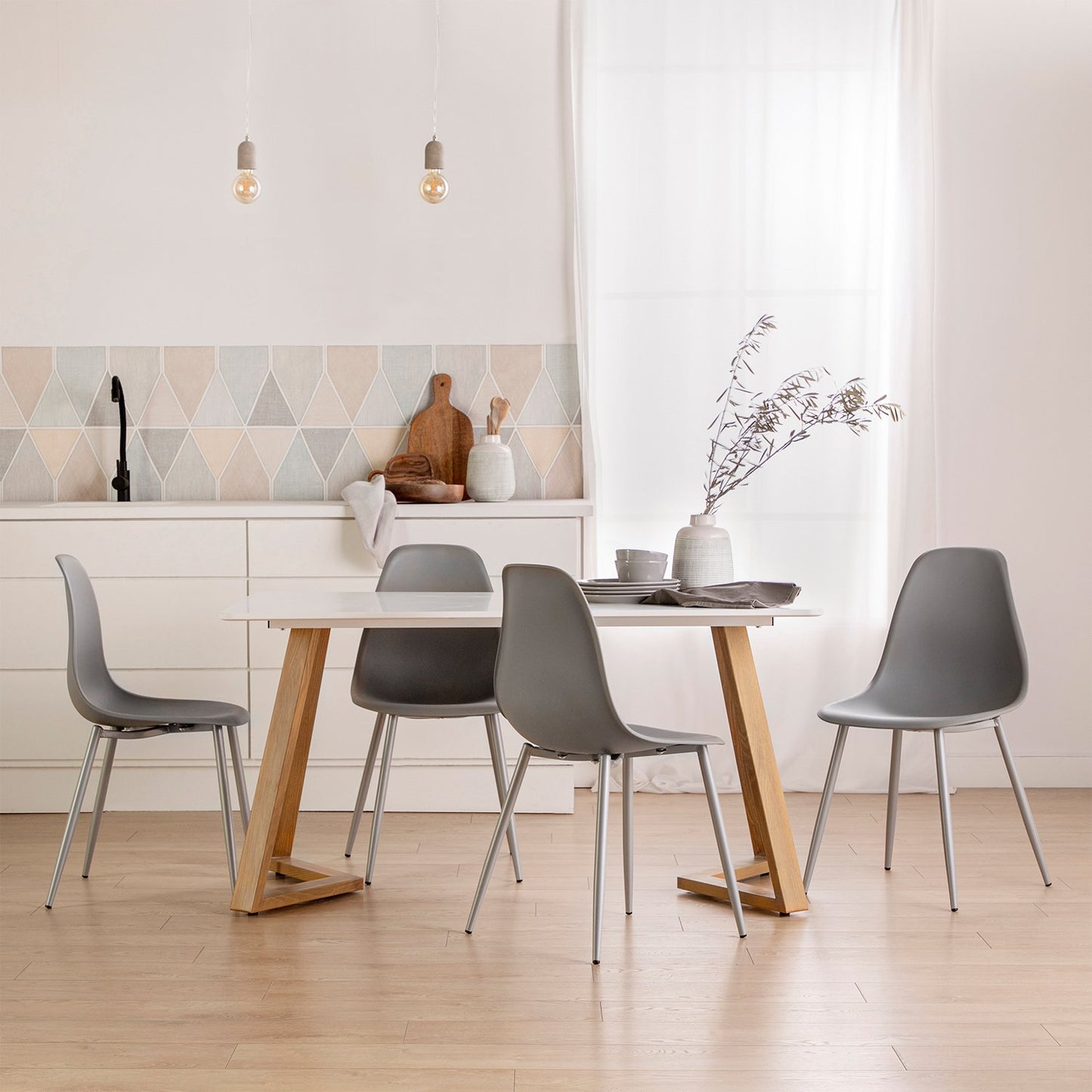 Silla de comedor en polipropileno gris Nina -  Klast