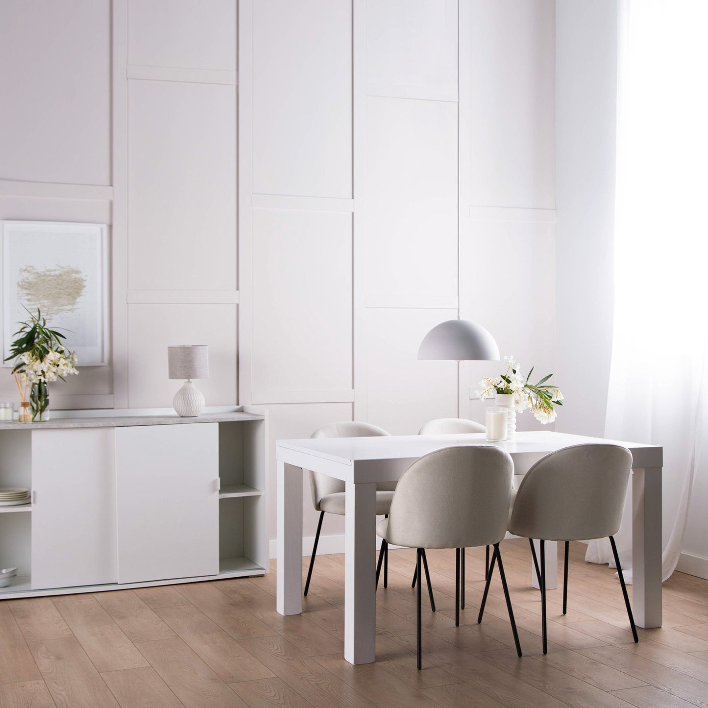 Silla de comedor tapizada Basic beige con pata negra Olivia -  Klast