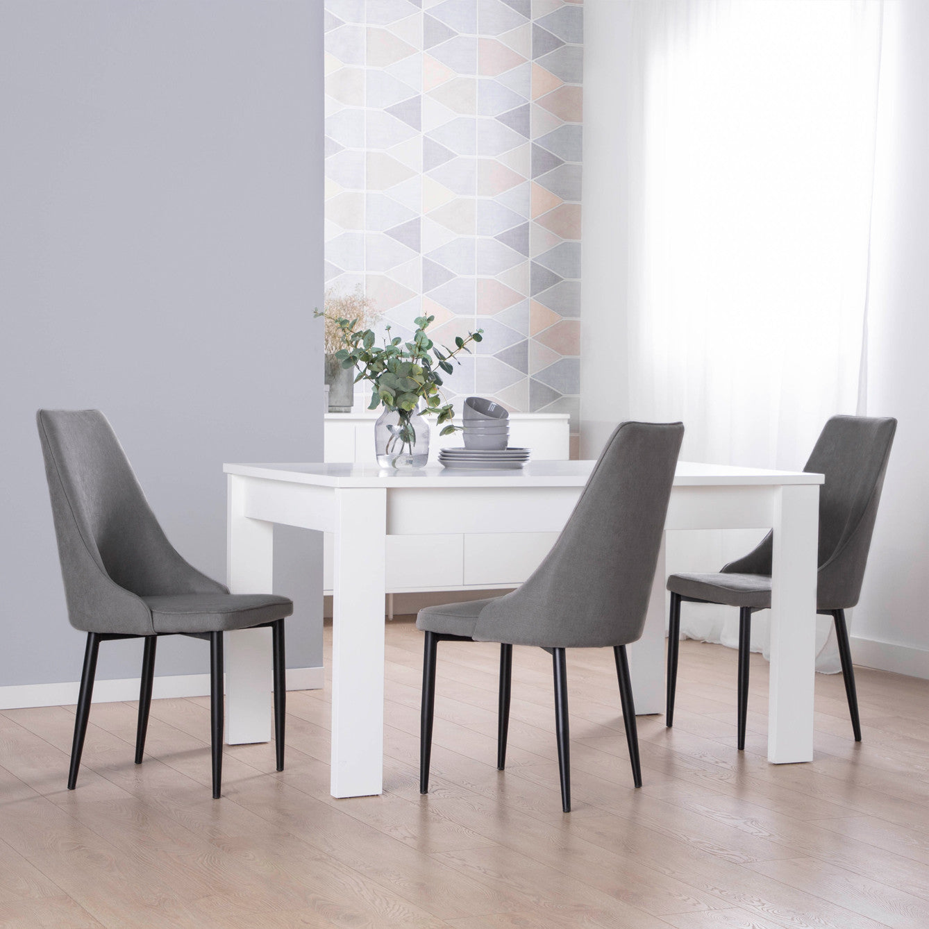 Silla de comedor tapizada gris con pata negra Agnes -  Klast