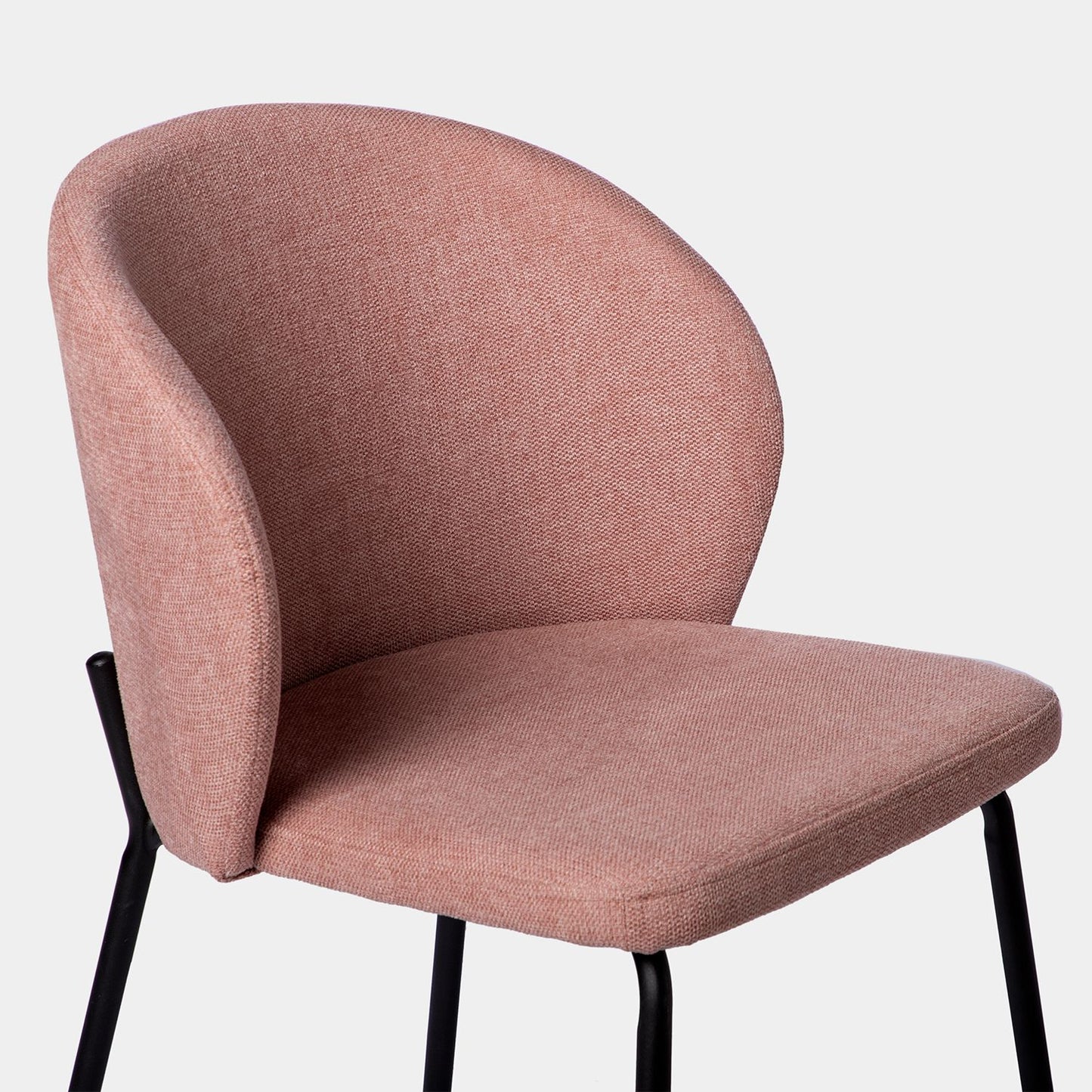 Silla de comedor tapizada rosa con pata negra Norah -  Klast