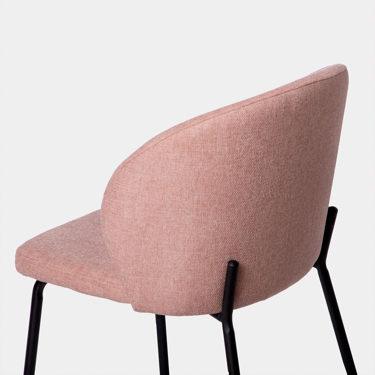 Silla de comedor tapizada rosa con pata negra Norah -  Klast