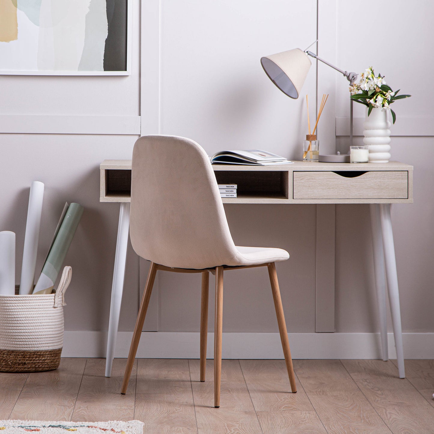 Silla de comedor tapizada terciopelo beige con pata natural Ellis -  Klast