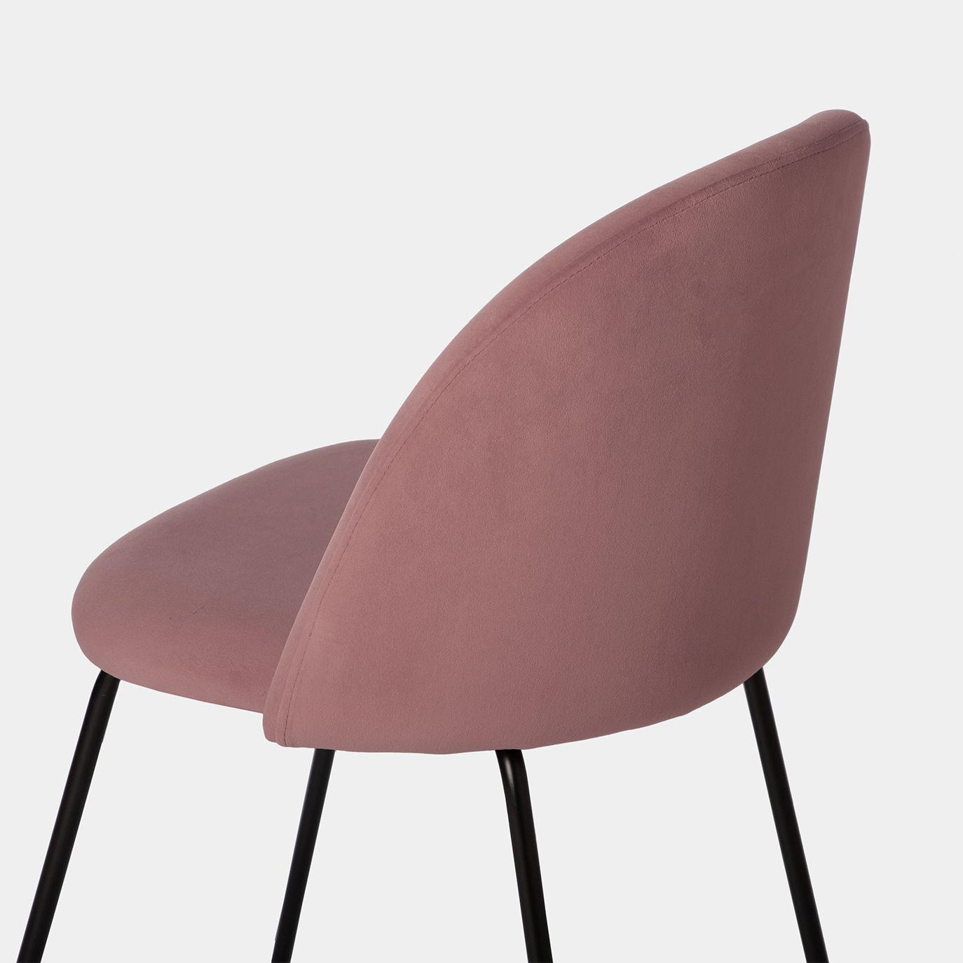 Silla de comedor tapizada terciopelo rosa con pata negra Olivia -  Klast