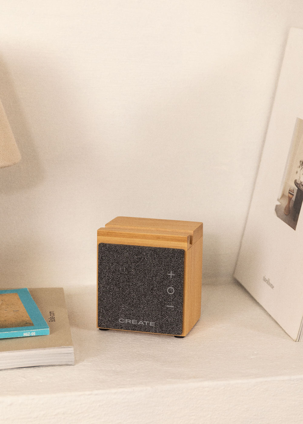 SPEAKER MINI PRO BAMBOO - Altavoz Bluetooth de bambú con soporte para smartphone