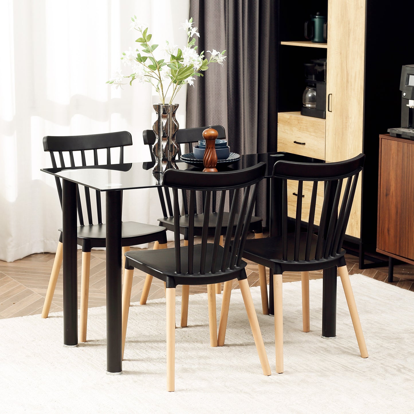 HOMCOM Juego de 4 Sillas de Comedor Estilo Nórdico Sillas de Cocina con Respaldo Alto Asiento de Polipropileno y Patas de Madera de Haya Carga 120 kg 48x52,5x83 cm Negro