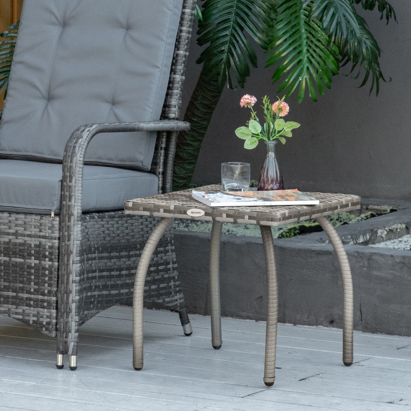 Outsunny Mesa de Jardín de Ratán Mesita Auxiliar con Patas de Metal Carga 30 kg Mesa de Exterior para Patio Terraza Balcón 45x45x44 cm Gris