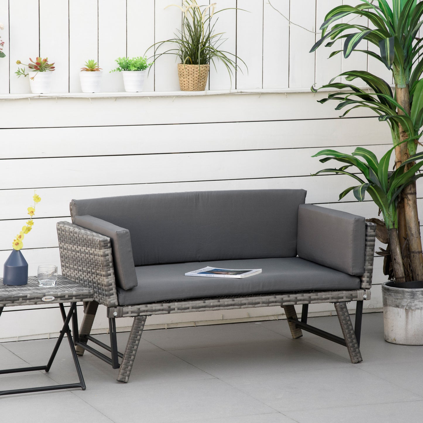 Outsunny Sofá de Ratán de 2 Plazas Convertible en Cama Individual con Reposabrazos Abatibles y Cojines Acolchados Jardín Patio Terraza 129x63x67 cm Gris